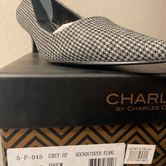 Charles David Houndstooth Heels in Black and White size 5 - Picture 7 of 9
